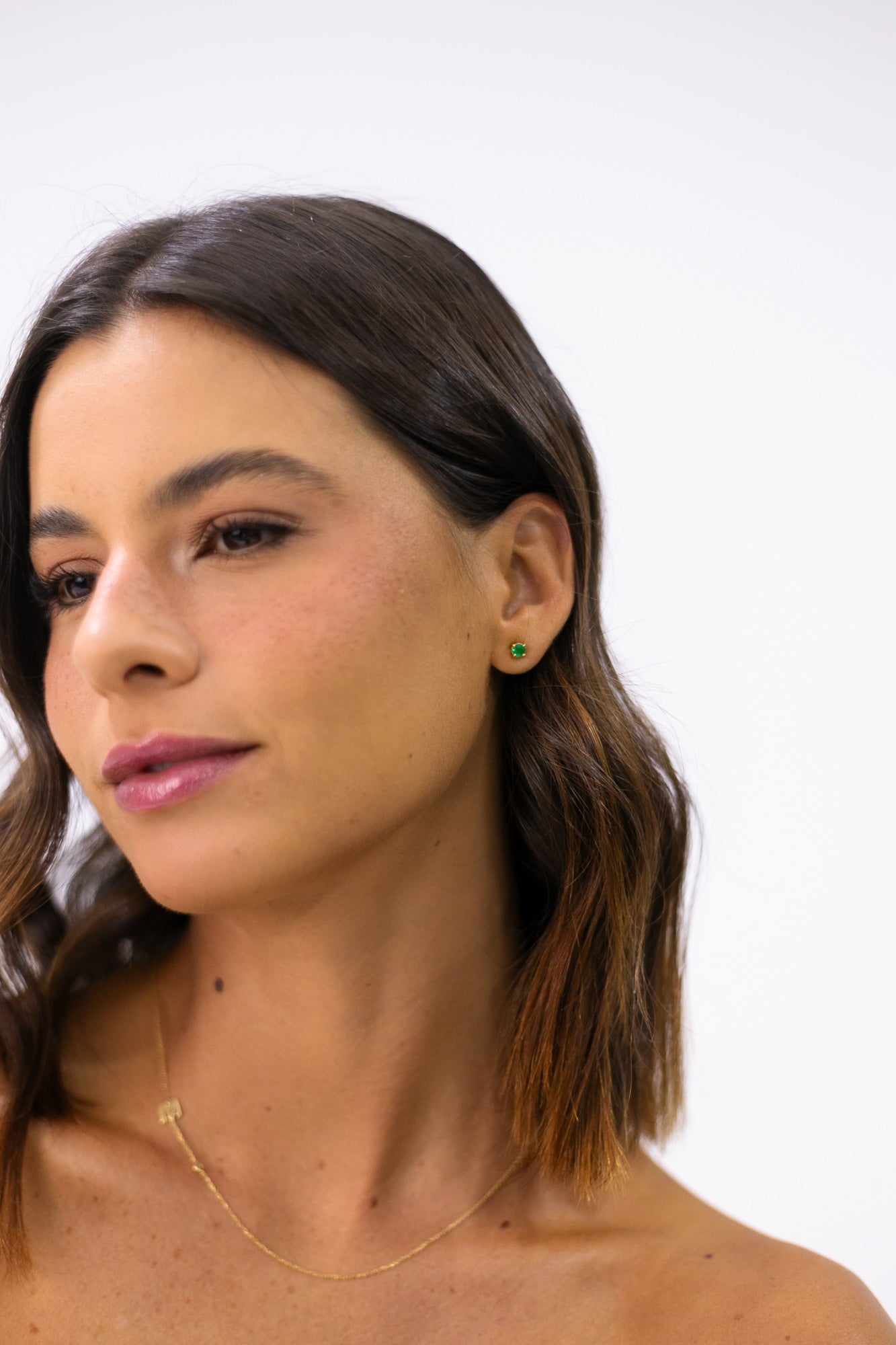 BRINCO SOLITÁRIO OURO 18K E ESMERALDA