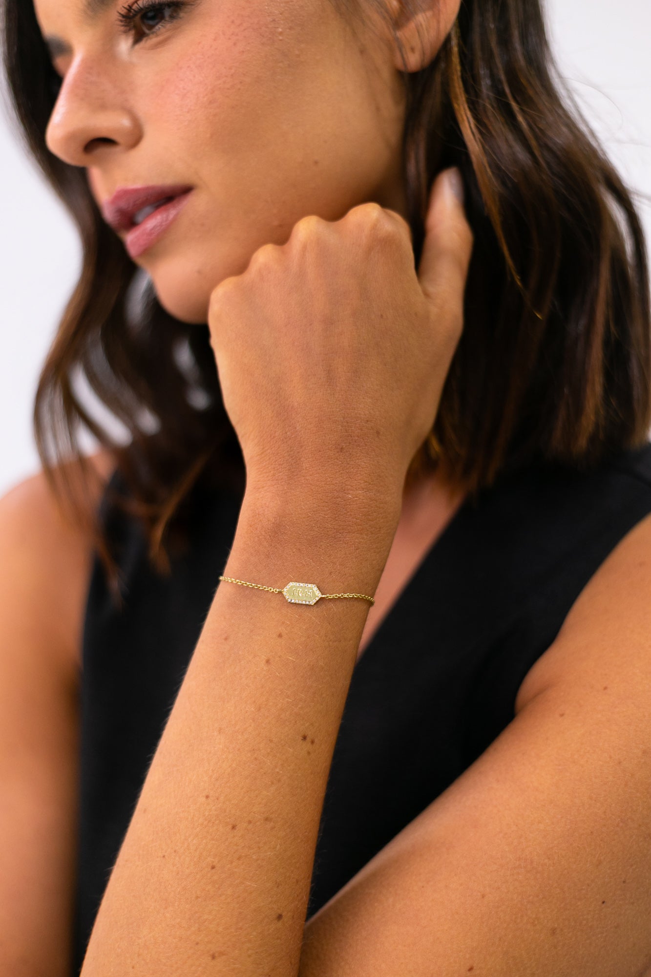 PULSEIRA TAG – PRATA E SAFIRAS