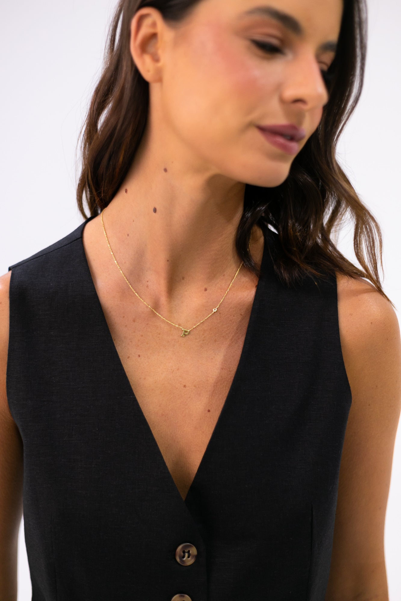COLAR 1 LETRA CENTRAL E DIAMANTE – OURO 18K