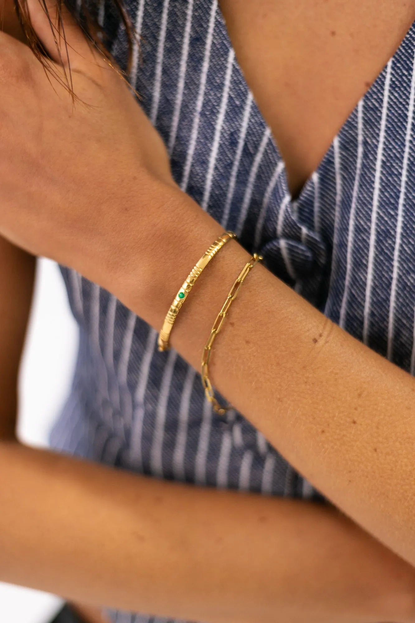 BRACELETE FRISOS - OURO 18K E ESMERALDA