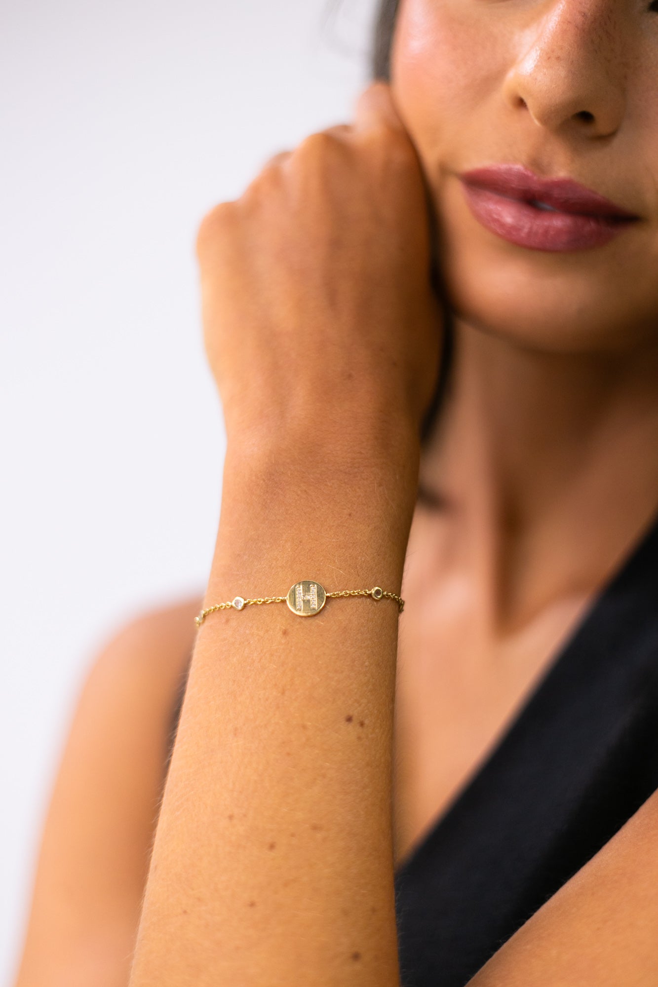 PULSEIRA MEDALHA INICIAL DE DIAMANTES - OURO 18k