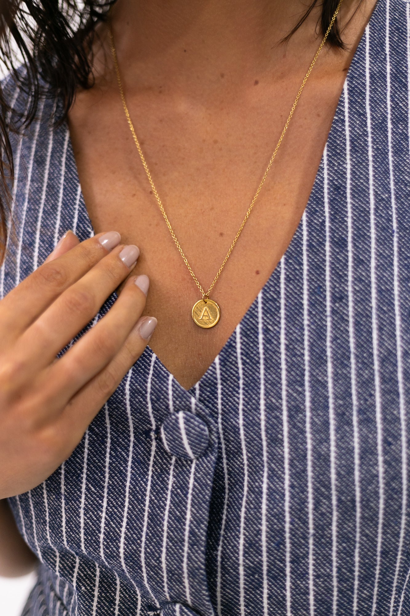 PINGENTE MEDALHA INICIAL - OURO 18K