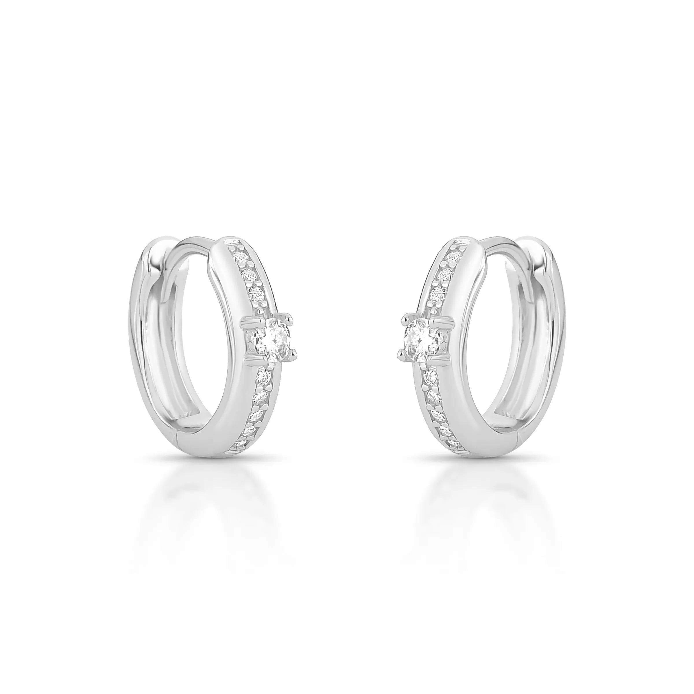 BRINCO ARGOLA CRAVEJADA COM PONTO DE LUZ DELICADO – Prata 925 Marine Joias