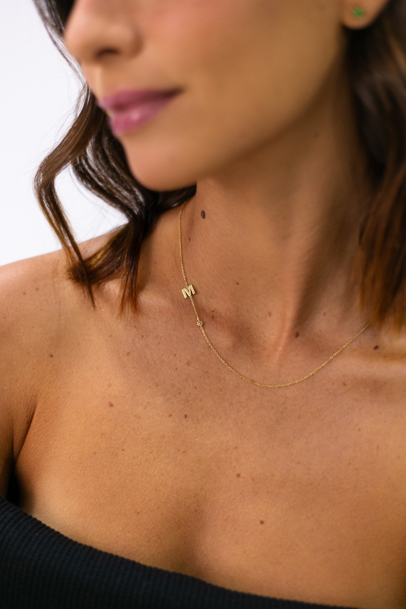 COLAR 1 LETRA E DIAMANTE – OURO 18K