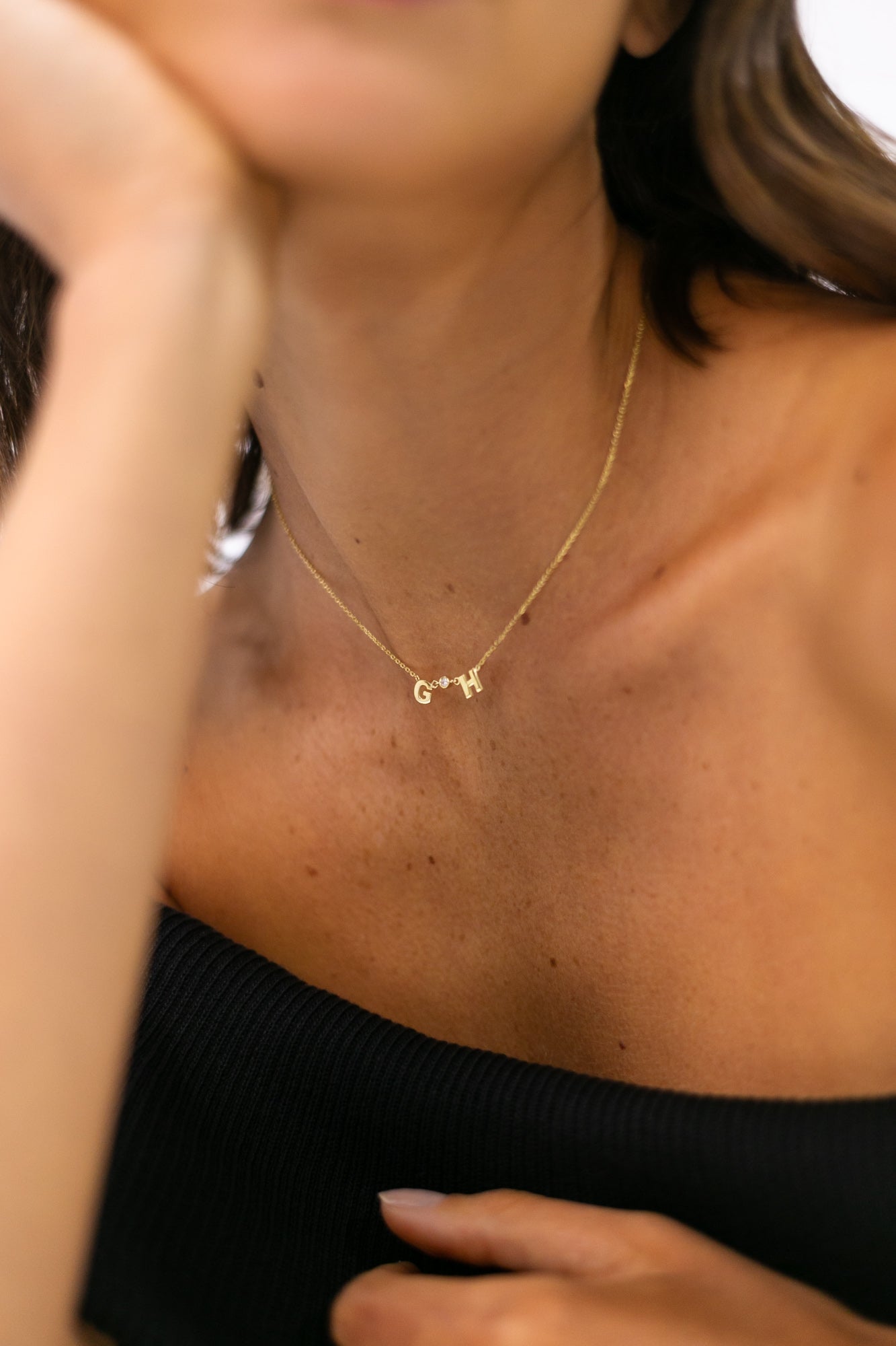 COLAR 2 LETRAS E DIAMANTE – OURO 18K