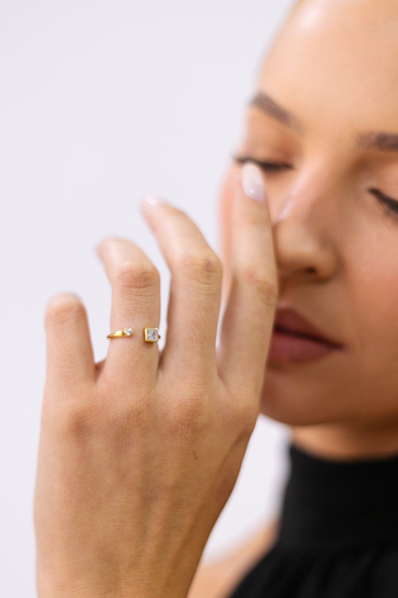 ANEL FLUTUANTE QUADRADO - OURO 18K