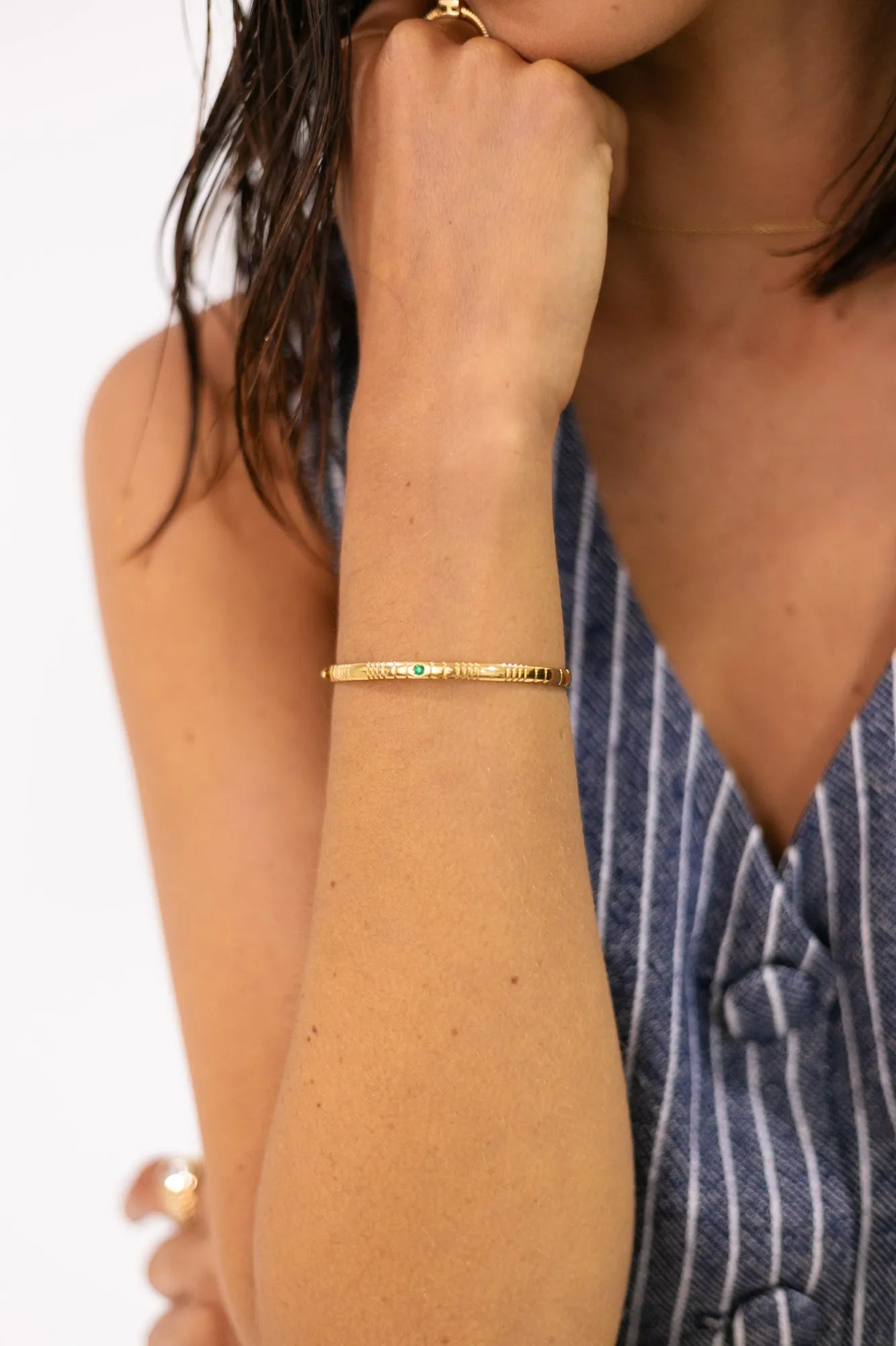 BRACELETE FRISOS - OURO 18K E ESMERALDA