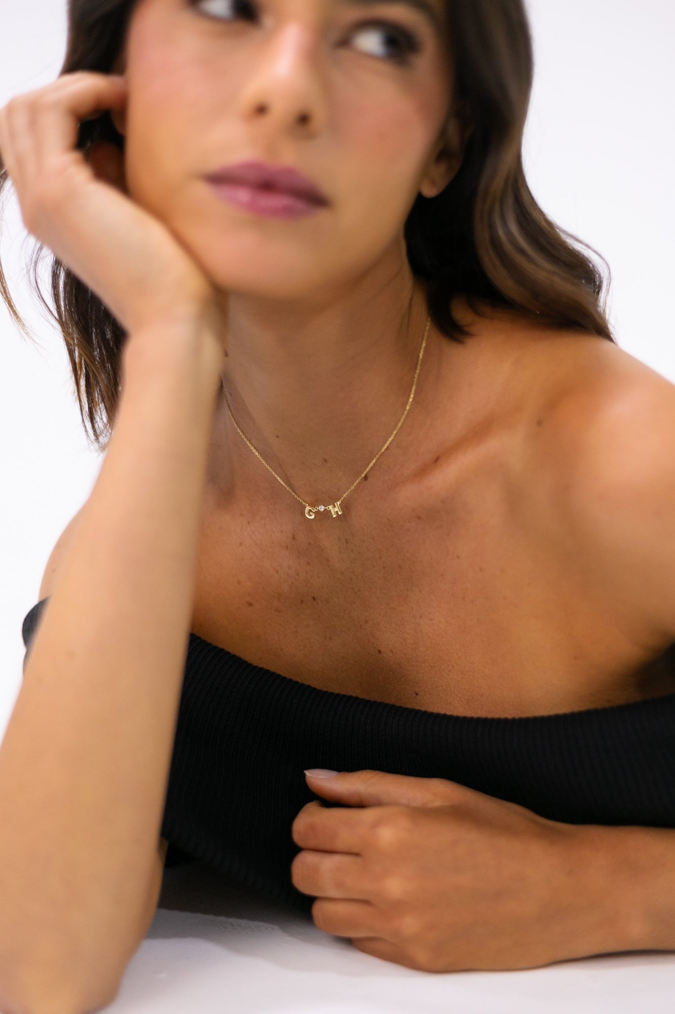 COLAR 2 LETRAS E DIAMANTE – OURO 18K