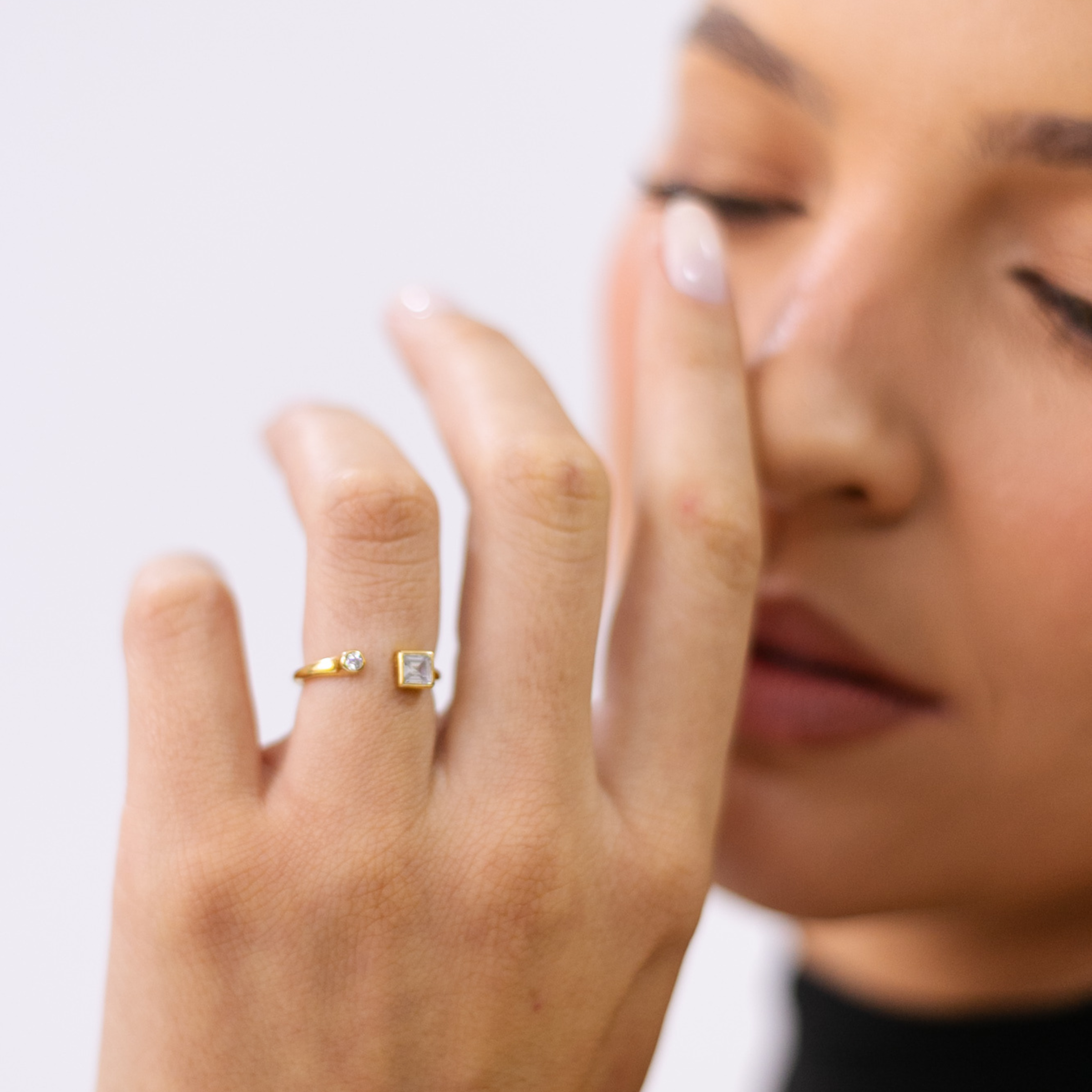 ANEL FLUTUANTE QUADRADO - OURO 18K