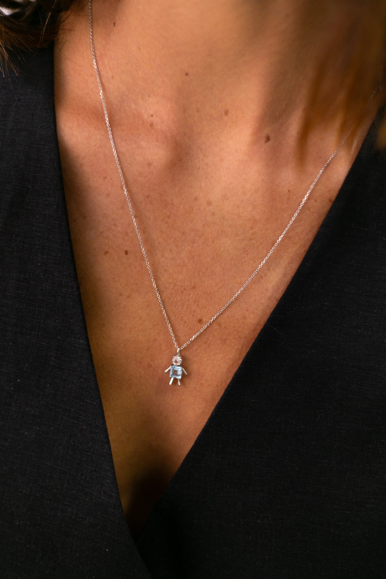 PINGENTE MENINO - OURO 18k E TOPÁZIOS