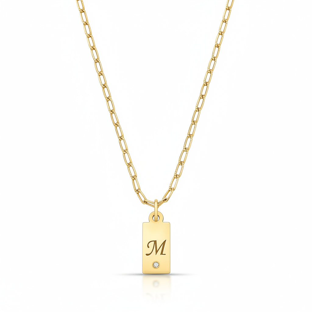 PINGENTE PLAQUINHA INICIAL LOU - Ouro 18k Marine Joias