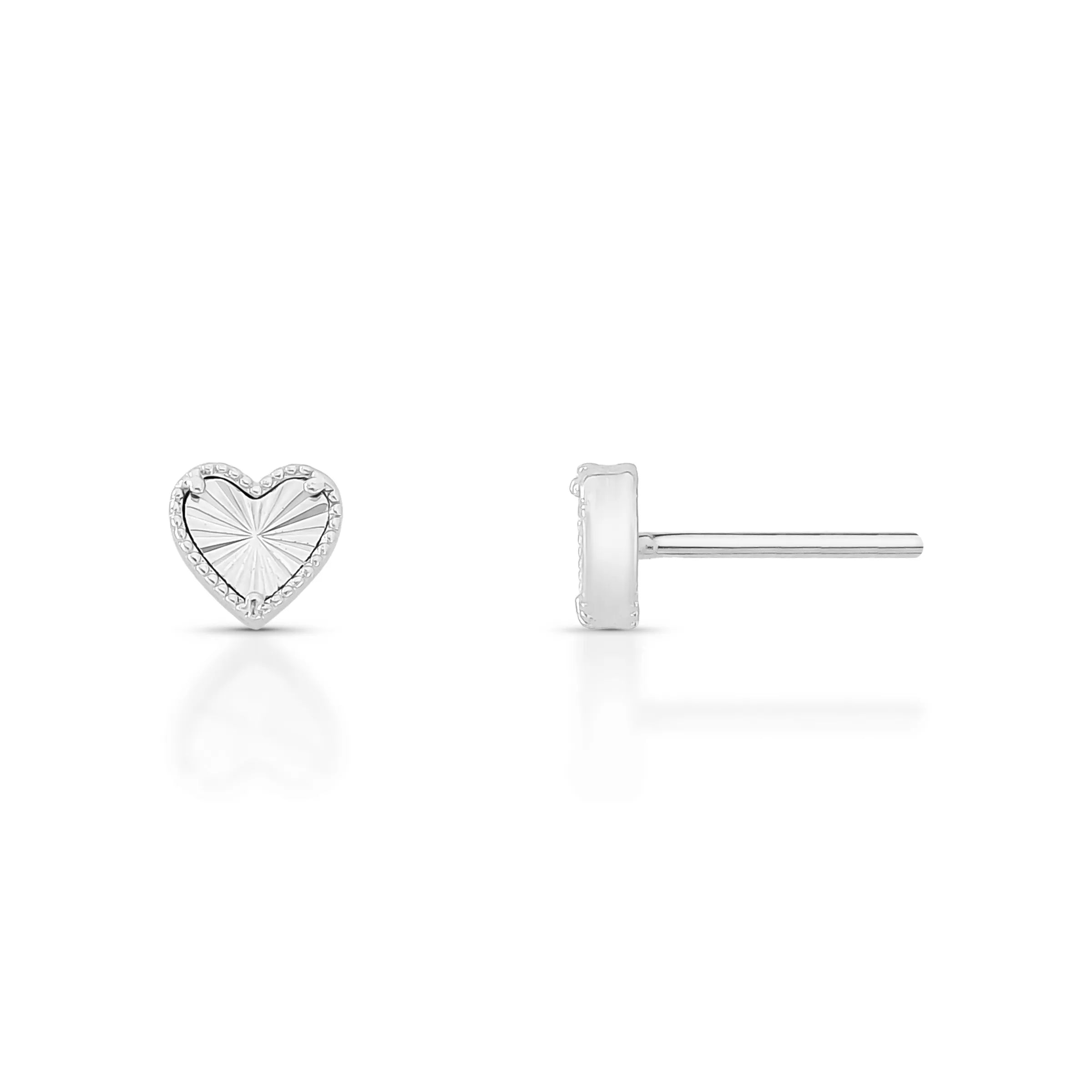 BRINCO MINI CORAÇÃO DESENHADO – Prata Marine Joias