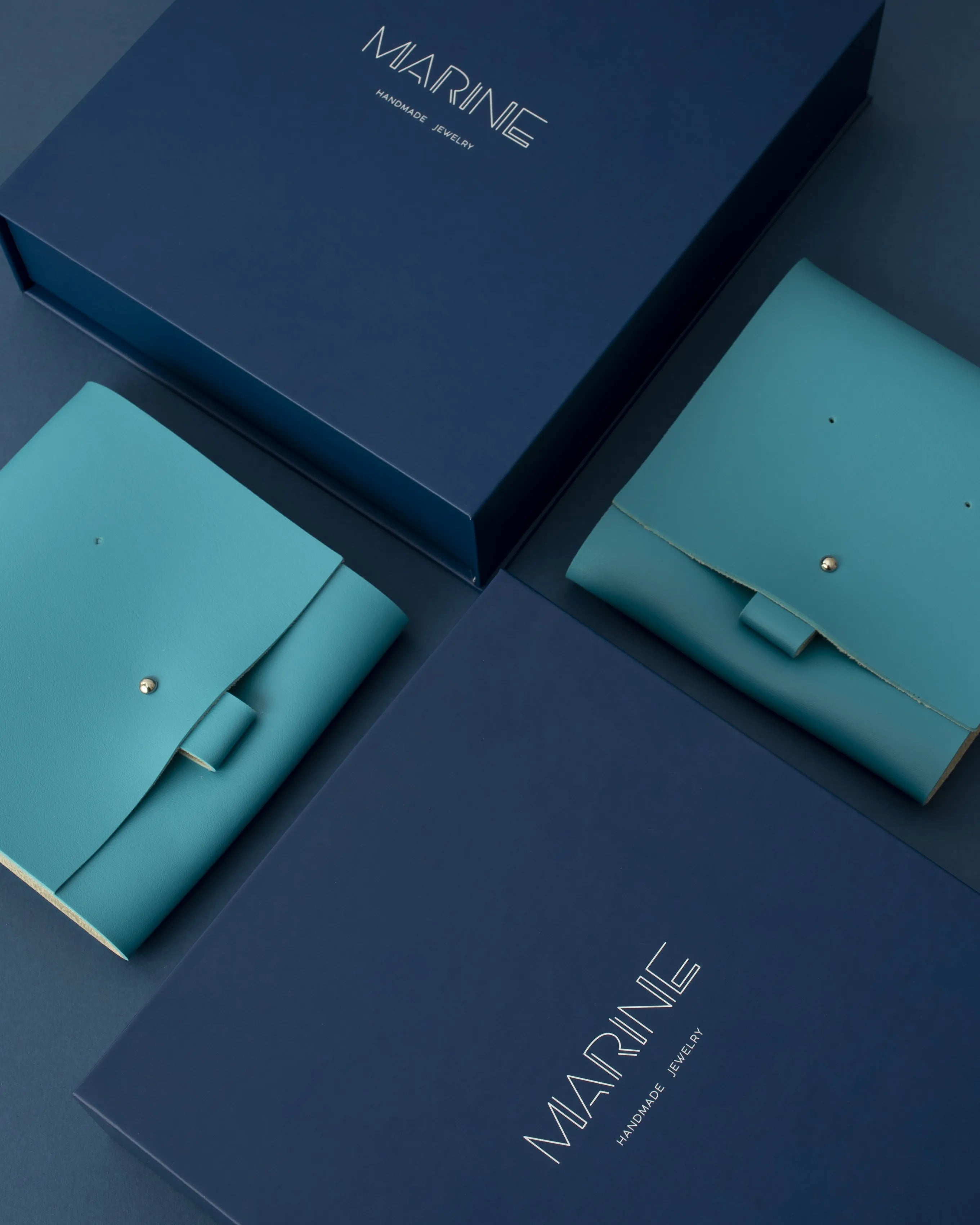 COLAR MEDALHA NOSSA SENHORA DAS GRAÇAS G – Ouro 18k Marine Joias