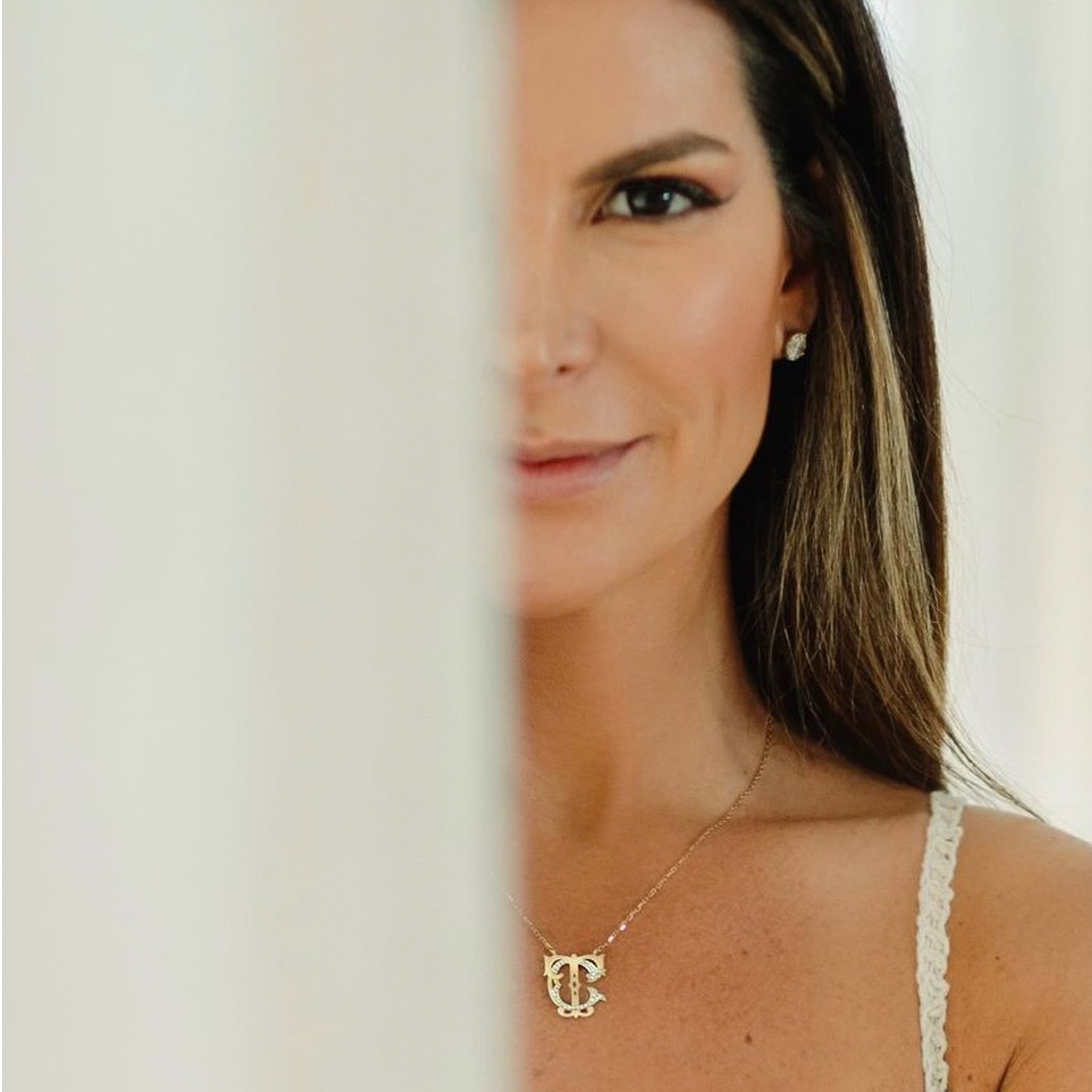 COLAR MONOGRAMA P – OURO 18K E DIAMANTES